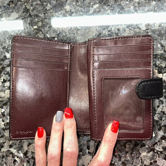 HOLOGRAPHIC COACH MEDIUM CORNER ZIP WALLET IN SIGNATURE EMBOSSED BLACK LEATHER - Picture 5 of 6